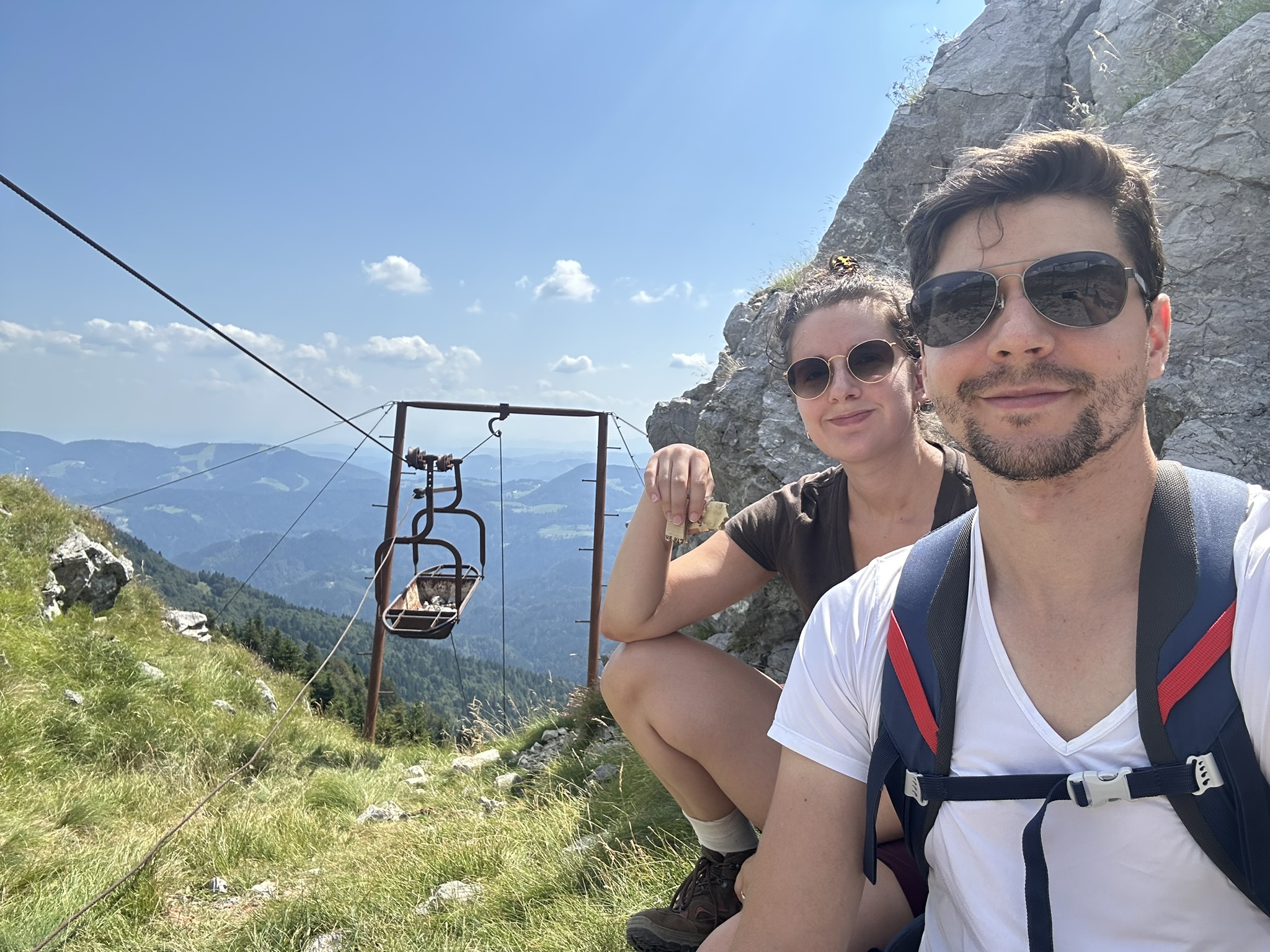 Anna & Richi in den Bergen am Sessellift