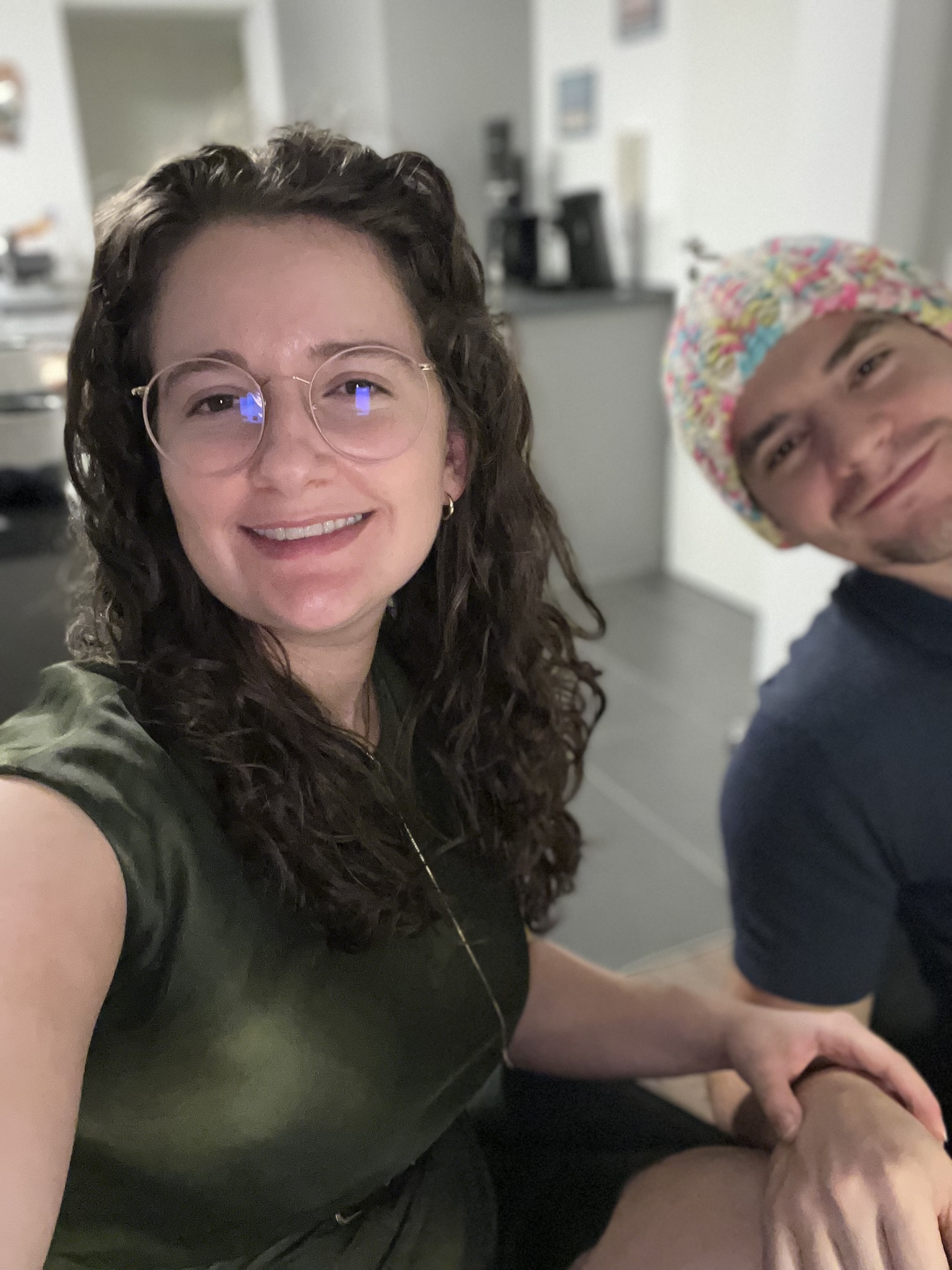 Anna & Richi beim Kochen in der Küche